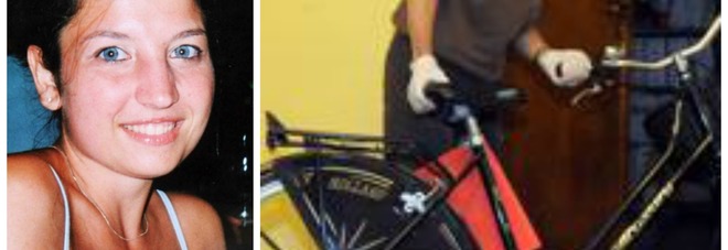 Chiara Pozzi, bicicletta nera bici stasi, chiara poggi